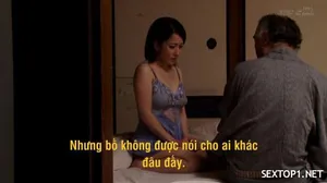 Người phụ nữ trẻ với tất đen~Cái đạo cụ rung chuyển âm đạo của cô, bộ ngực trắng lớn của cô lắc lư, và ngón giữa của cô đưa vào âm đạo của cô. Con chịu không nổi nữa rồi, bố ơi, mau tới đây làm tình với con đi, toàn thân con ngứa quá, con chịu không nổi nữa rồi!