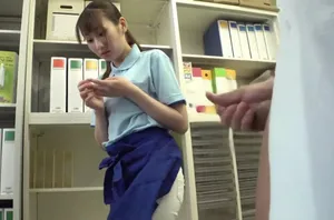 Chị họ của tôi là một tiểu thuyết gia chuyên viết truyện người lớn