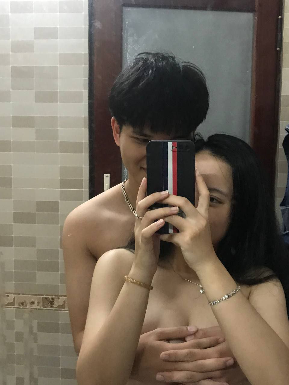 Tên tù vượt ngục và bà xã trẻ vietsub